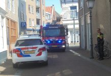Politie forceert deur na brandalarm, geen ambulance voor gewonde vrouw