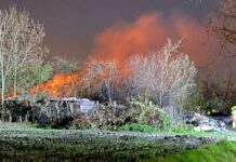 Brandweer blust vierde brand binnen een maand aan Loodweg in Ritthem