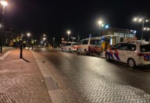 Politie groots aanwezig in Oost-Souburg vanwege grote groep rellende jongeren