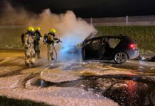 Brandweer blust voertuig op Bossenburghweg