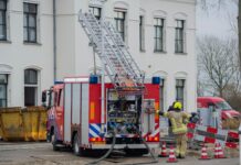 Brandweer doet onderzoek naar mogelijke binnenbrand in monumentaal Witte Huis