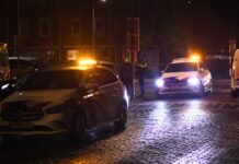 Fietser raakt auto en geparkeerd voertuig bij aanrijding President Rooseveltlaan