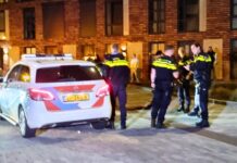 Politie ontdekt mes, drugs en illegale sigaretten na achtervolging en crash Hellingbaan