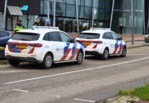 Onbekende man grijpt geld uit kassa bij juwelier Lucardi