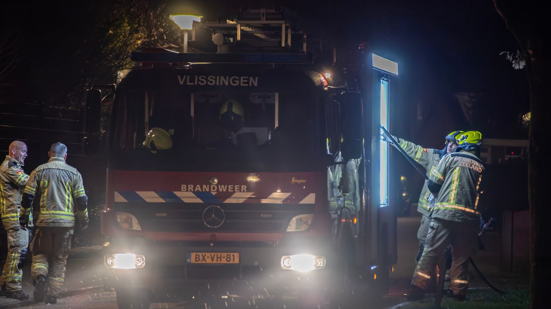 Brandje in boomstronk op speelterrein Wickenburg snel geblust