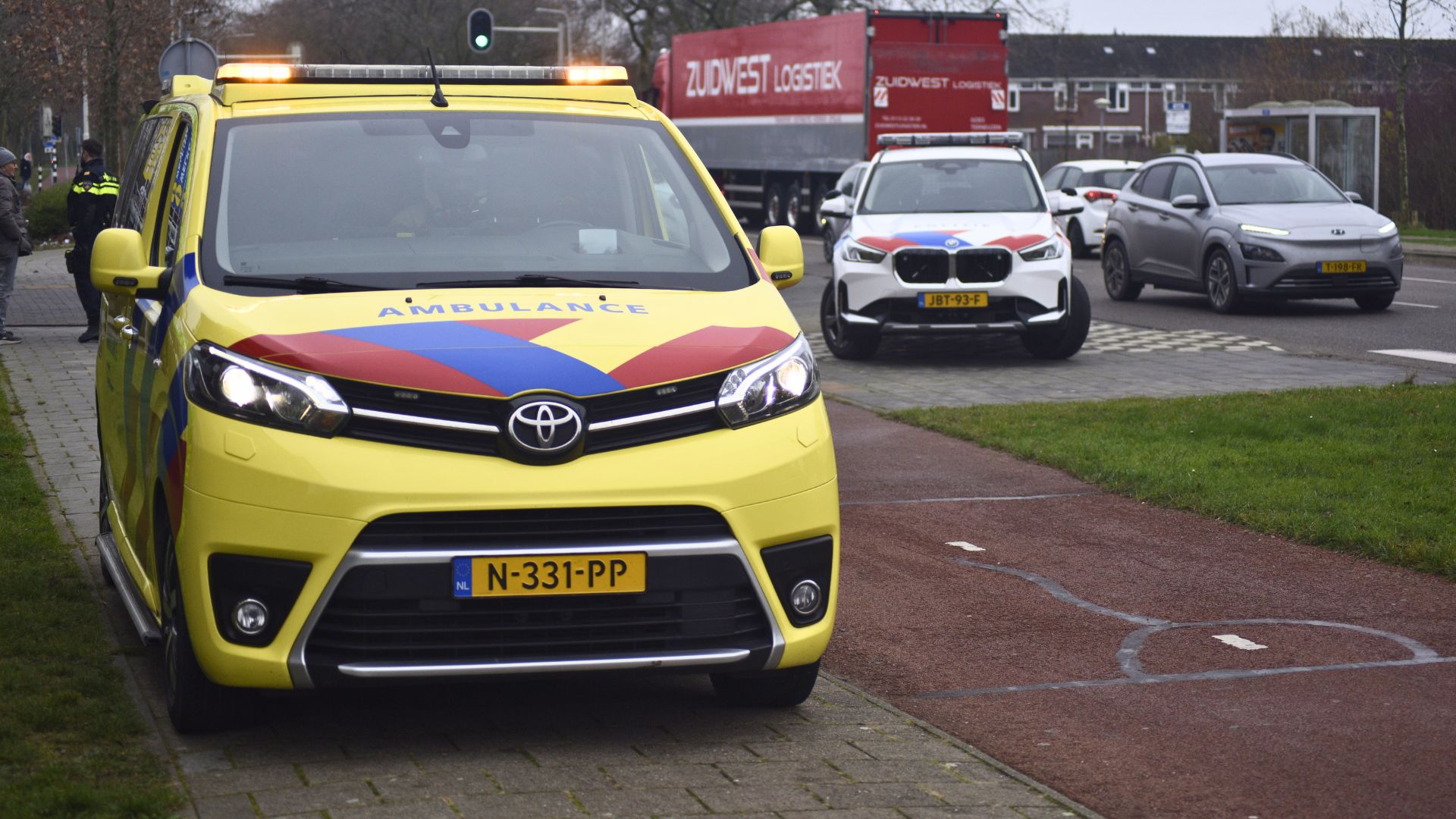 Botsing tussen twee fietsers bij winkelcentrum Papegaaienburg