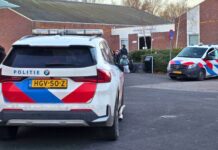 Politie onderzoekt mogelijke steekpartij bij winkelcentrum Papegaaienburg