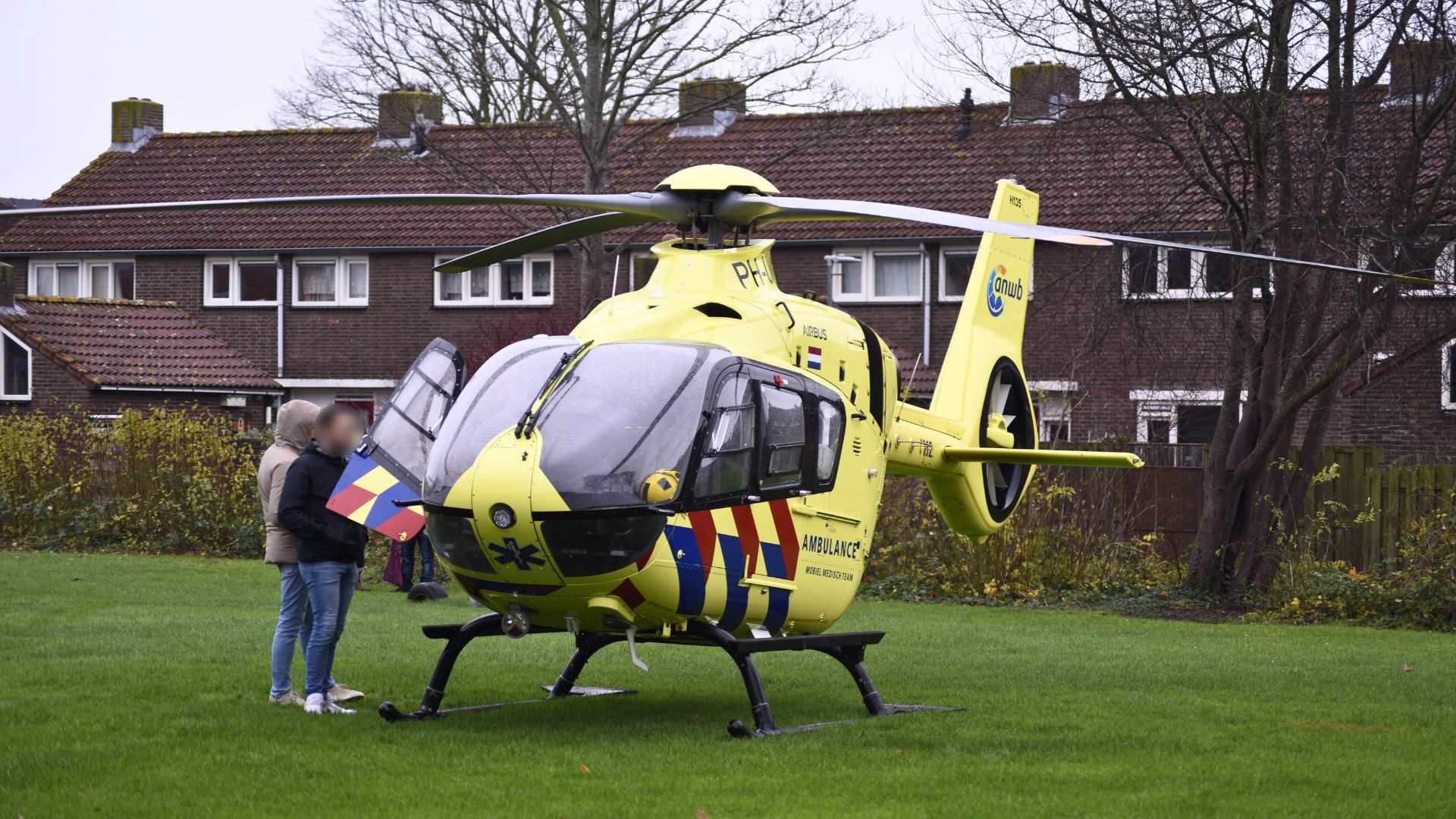 Traumahelikopter landt in Oost-Souburg voor medische noodsituatie