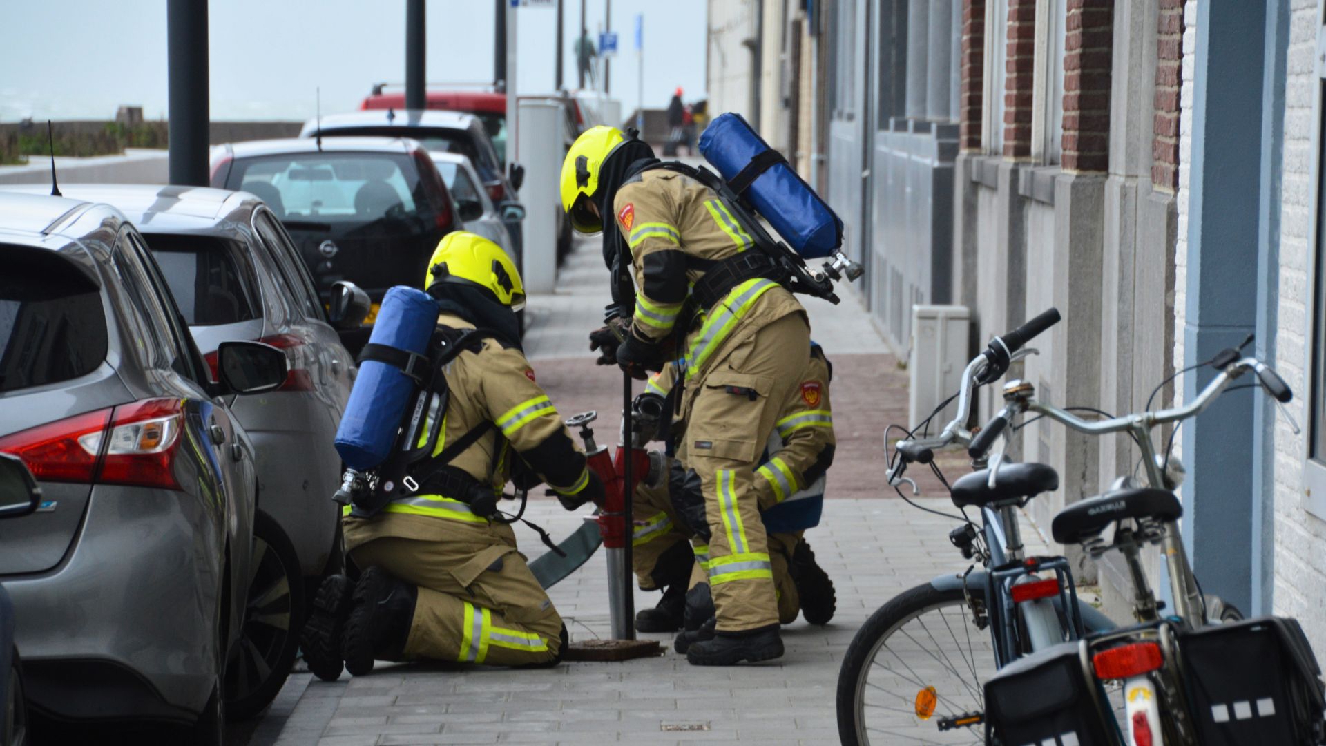 Vuurwerkresten veroorzaken dakbrand bij appartementencomplex Boulevard De Ruyter
