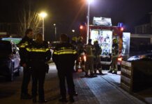 Deur in Papegaaienburg opgeblazen met vuurwerk, politie hoort getuigen