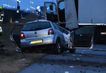 Bestuurder personenauto overleden na frontale aanrijding met vrachtwagen