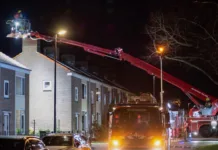 Brandweer controleert schoorsteen na melding brand