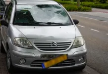 Fietsster belandt op vooruit van auto na aanrijding in Vlissingen