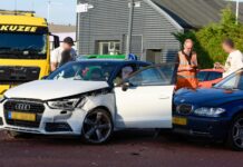 Aanzienlijke schade bij botsing op kruising Industrieweg en Paul Krugerstraat