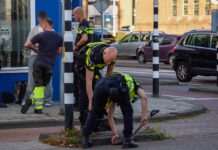 Fietser ongedeerd nadat fiets onder vuilniswagen terechtkomt
