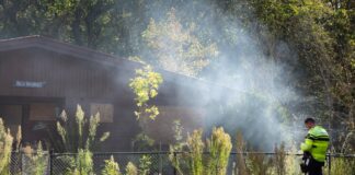 Brand in verlaten bungalow op terrein Kanovijver in Vlissingen